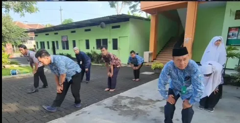 Gerak tubuh, semangat hebat! Senam Anak Indonesia Hebat membentuk generasi sehat, kuat, dan berkarakter.